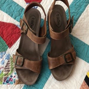 Brown Leather Taos sandals